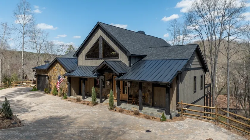 Luxury Lodge on Toccoa-Riverfront, HotTub, Firepit - Image 1