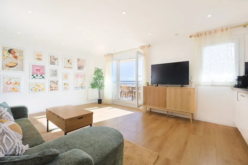 Stunning sea view, Sun-drenched Terrace & Parking - Image 1