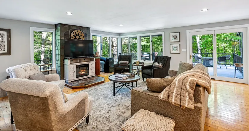 Fox Crossing House with Large Deck & Fire Pit - Image 1