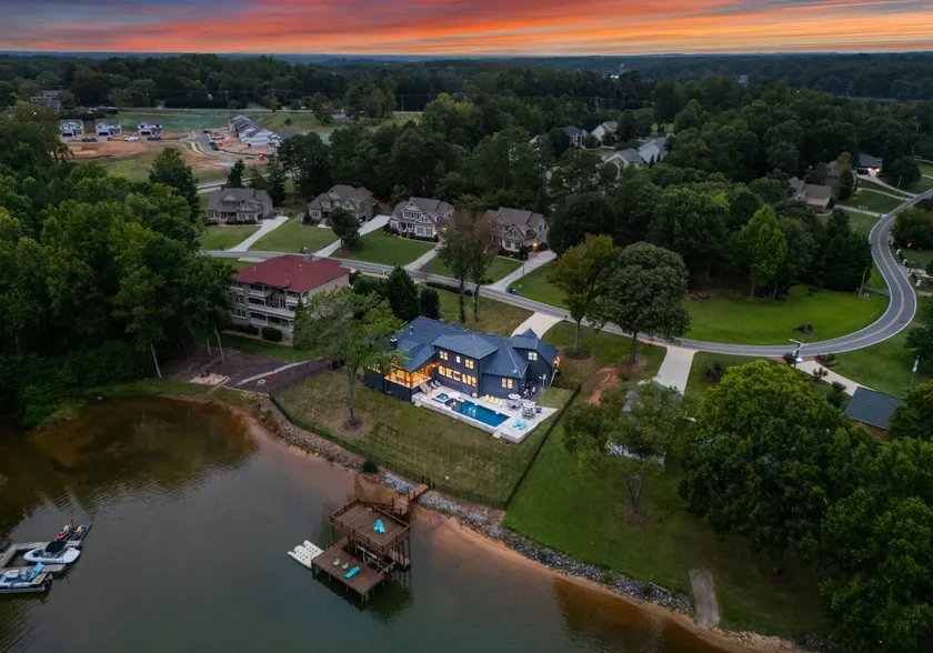 New Saltwater Pool + Spa, Views Wilson Hideaway - Image 1