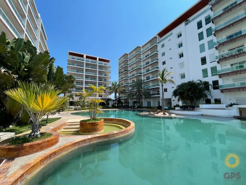 View of the yacht haven, with pool by GPS - Image 1