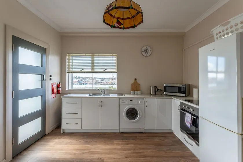 Cosy and Comfortable Unit with Parking & Wifi - Image 1