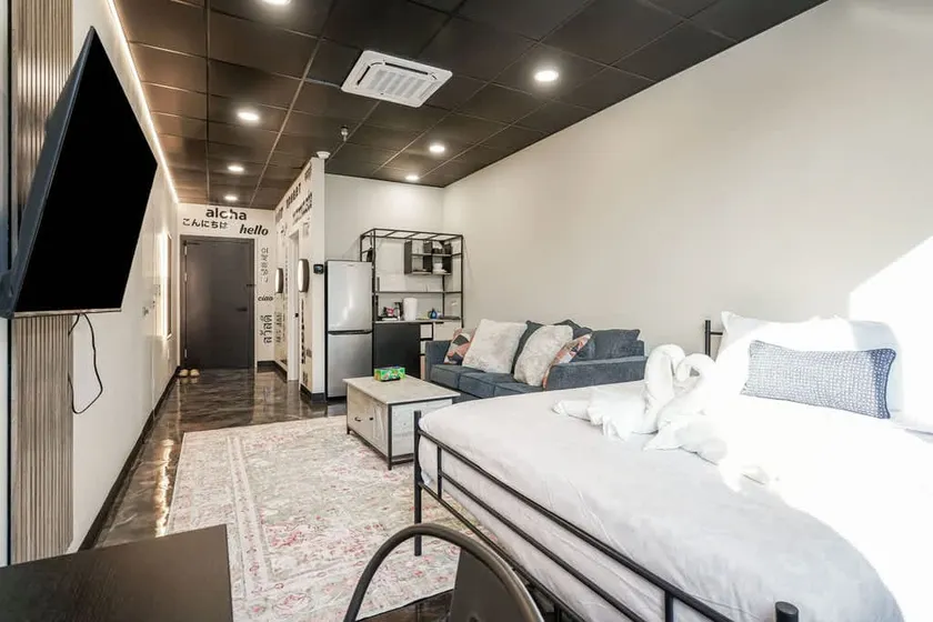 *New* Loft 5 min to PPG/Convention center Sleeps 4 - Image 1