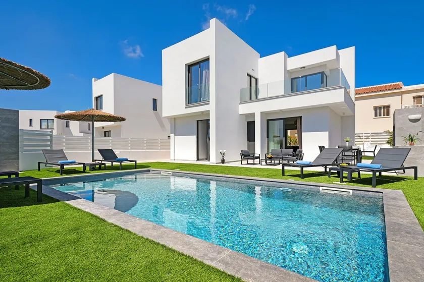 Villa Flora's 3-BR Retreat & Private Pool in Protaras - Image 1