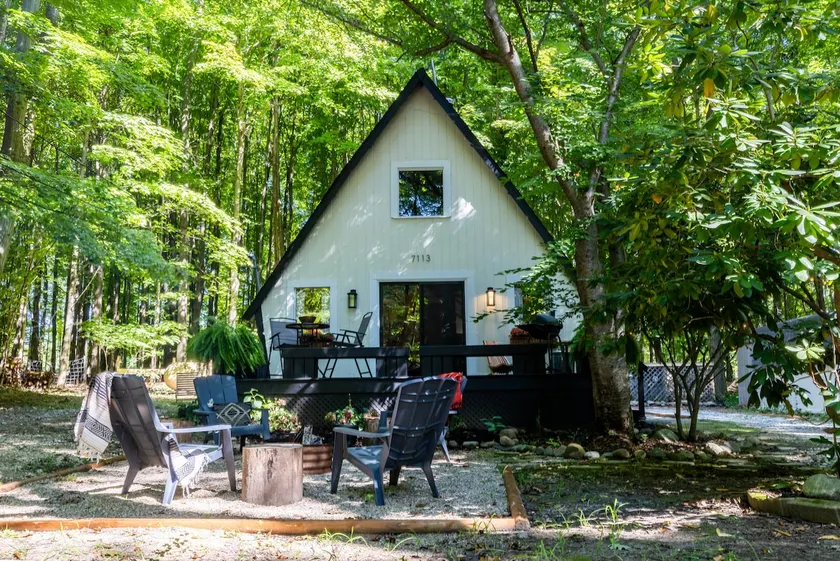Arrowhead Lodge - Image 1