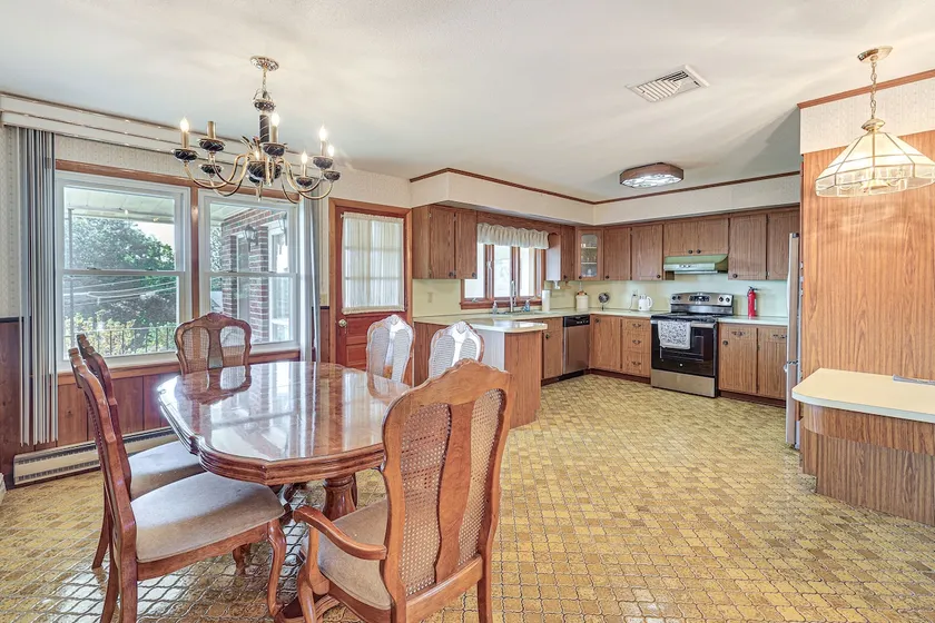 Watertown Home w/ Yard: 1 Mi to Echo Lake Park! - Image 1