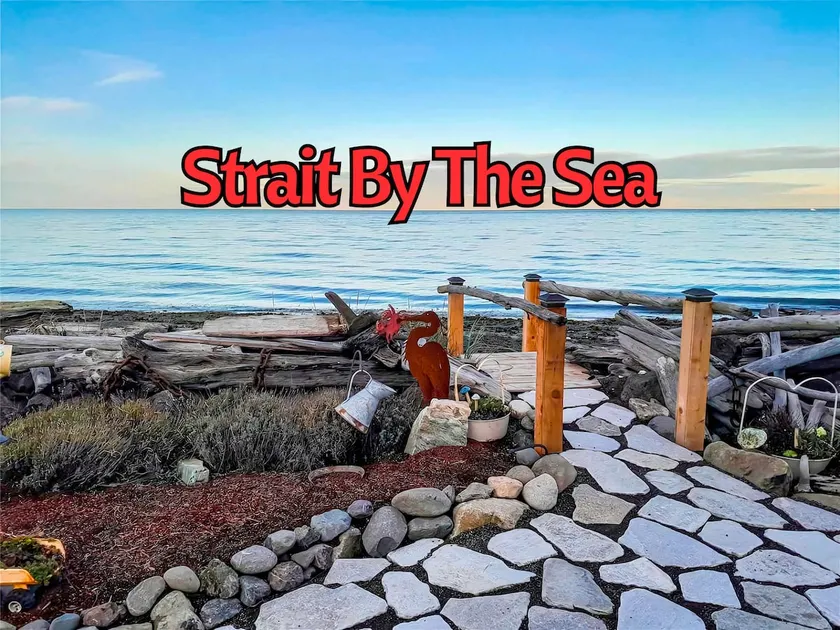 Strait by the Sea: Charming Beachfront Studio - Image 1