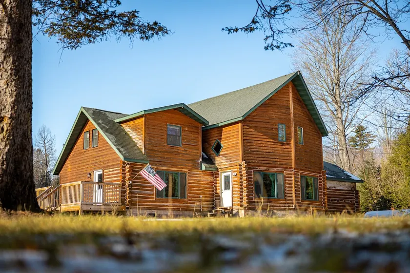 Woodland Haven: Keweenaw 5BR Retreat with Sauna - Image 1