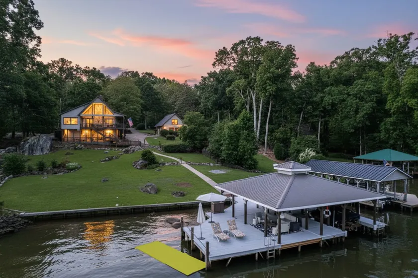 On The Rocks-Sleeps 17, 2 Master Suites, + More! - Image 1