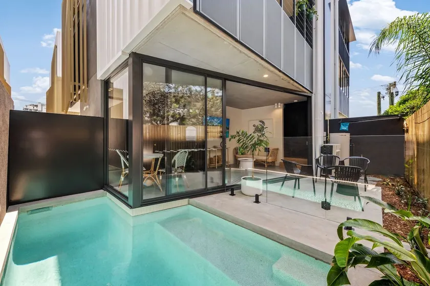 The Smith luxury holiday near beach, heated pool - Image 1