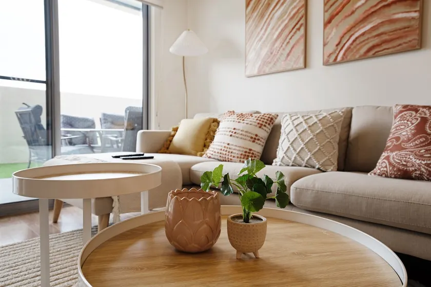 Ground Level 1-Bed: Courtyard & Alfresco Dining - Image 1