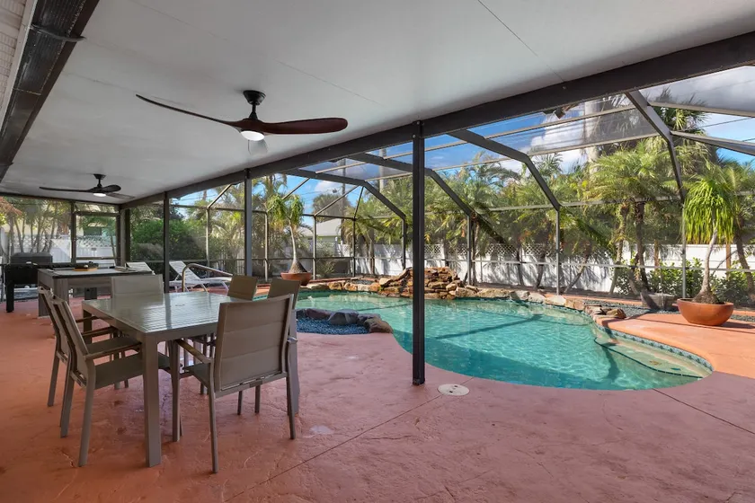 6 Bed 4 Bath Family Fun Pool Home Near Beach! - Image 1