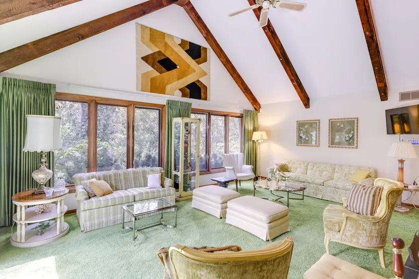 Retro Ohio Home on 1-acre Property - Image 1