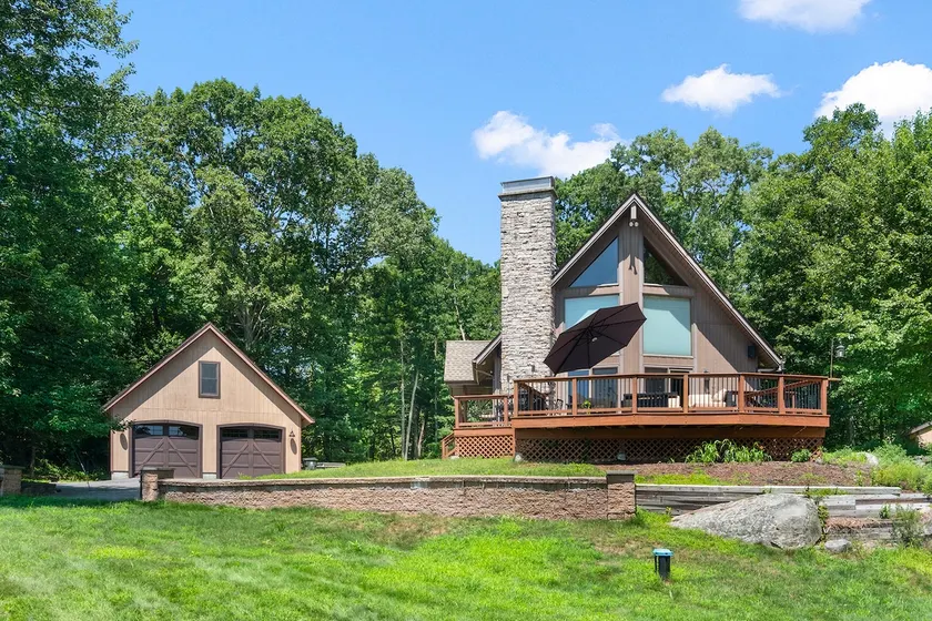 Lakefront Beauty with Hot Tub - Image 1