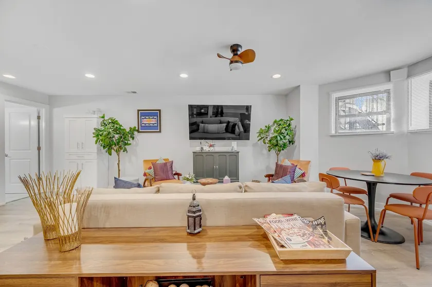 Modern Design 2bd Garden Condo Near United Center - Image 1