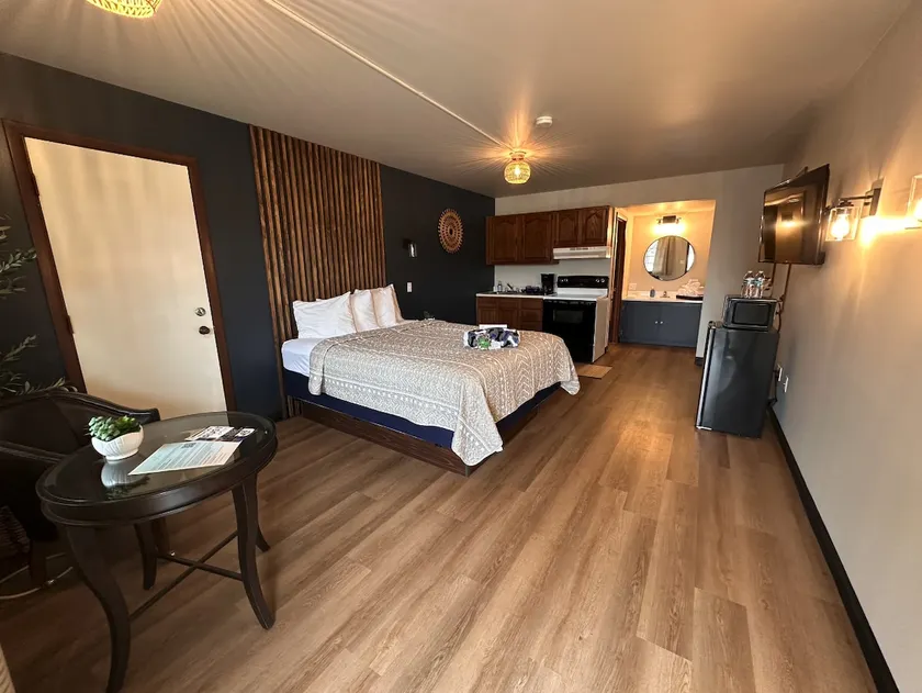1st Floor -Queen-Studio-Private Bathroom - Image 1