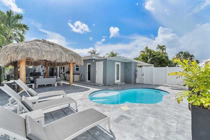 Modern Home in FTL Hot Tub & Dogs Welcome - Image 1