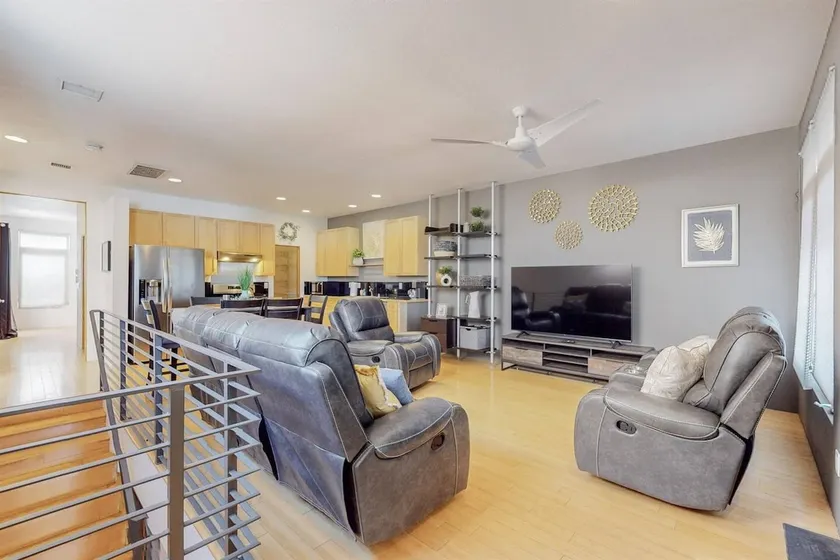 Downtown Deluxe Townhome, near UNM - Image 1