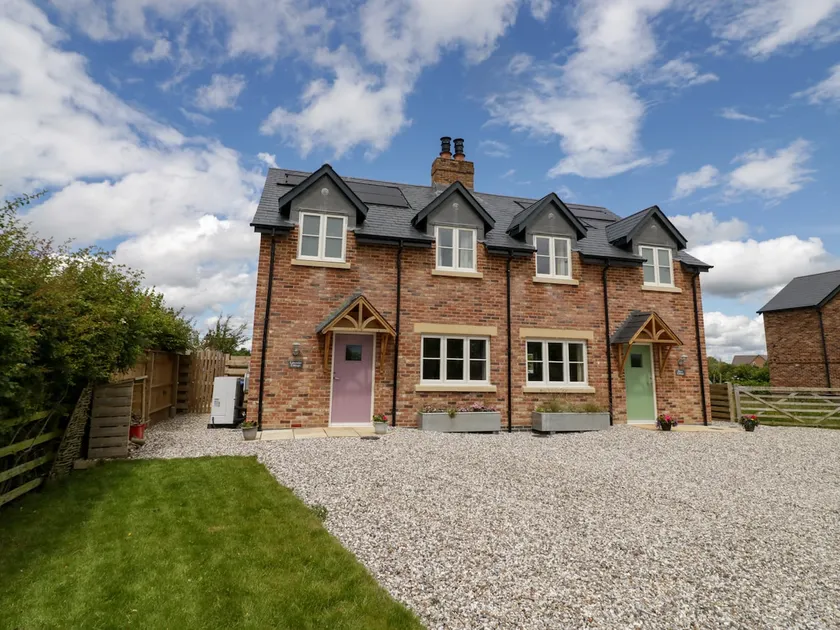 Daisy Cottage - Image 1
