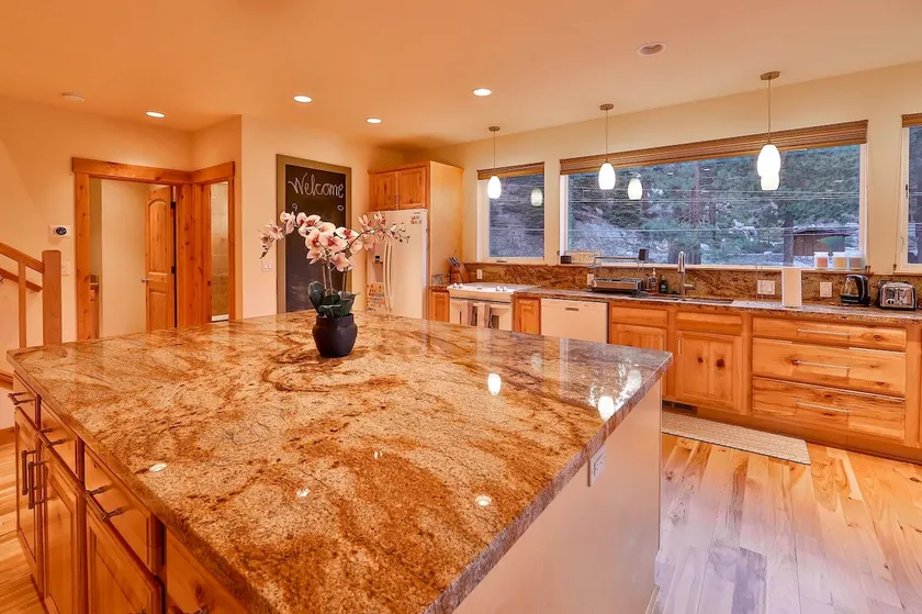 The Elevator House - Sleeps 10 - Image 1