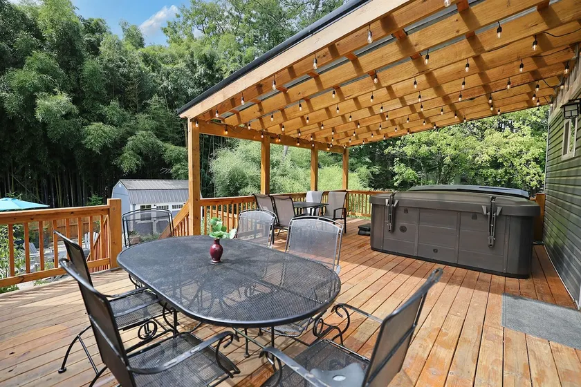 Bungalow Dream, Water & Electric are back-Fire Pit & fenced - Image 1