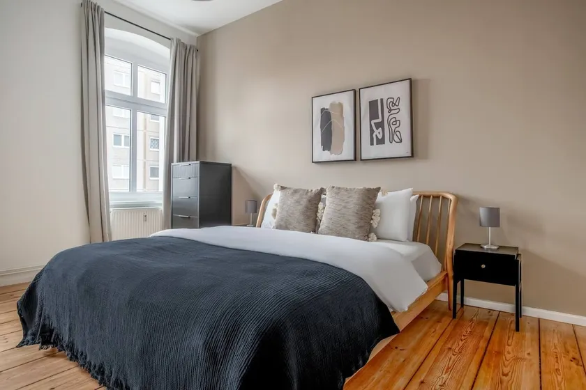 Next to KitKat! Huge 130sqm Apt in vibrant Mitte - Image 1