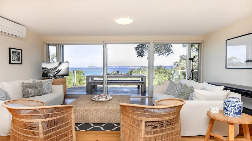 Ocean Views, Easy Walk To Beach and Bouddi National Park - Image 1