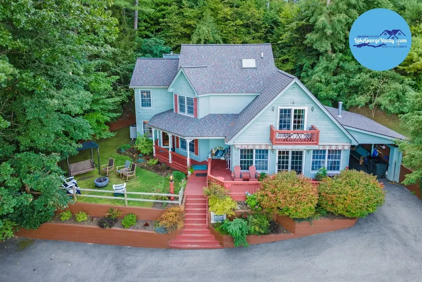 Bolton Beach House|8 beds|Hot Tub|Lake Access|Pets - Image 1