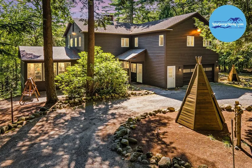 Indian Brook: 11 Beds | Hot Tub | Pet Friendly - Image 1