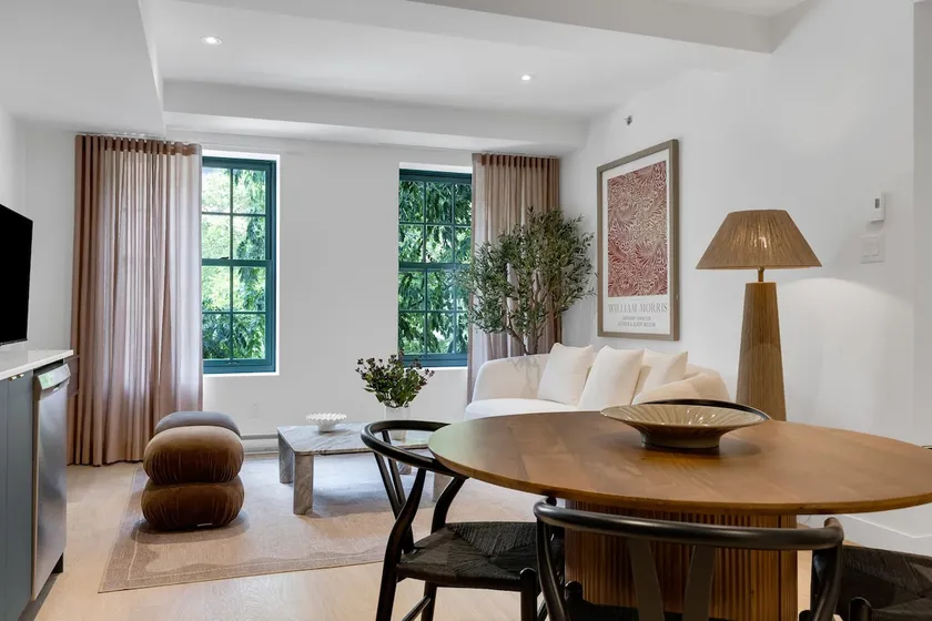 Mercer- 2 Bedrooms 2 Bathrooms+ Free parking - Image 1