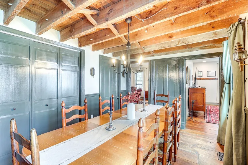 Historic Home w Deck in Downtown Milton - Image 1