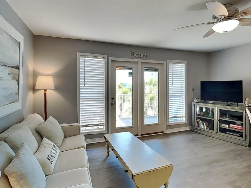 Poolside retreat 1BR/1BA condo - Image 1