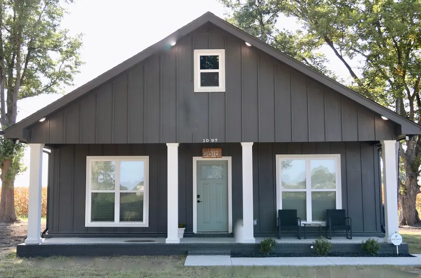 2BR Executive Home Near Merrill Steel - Image 1