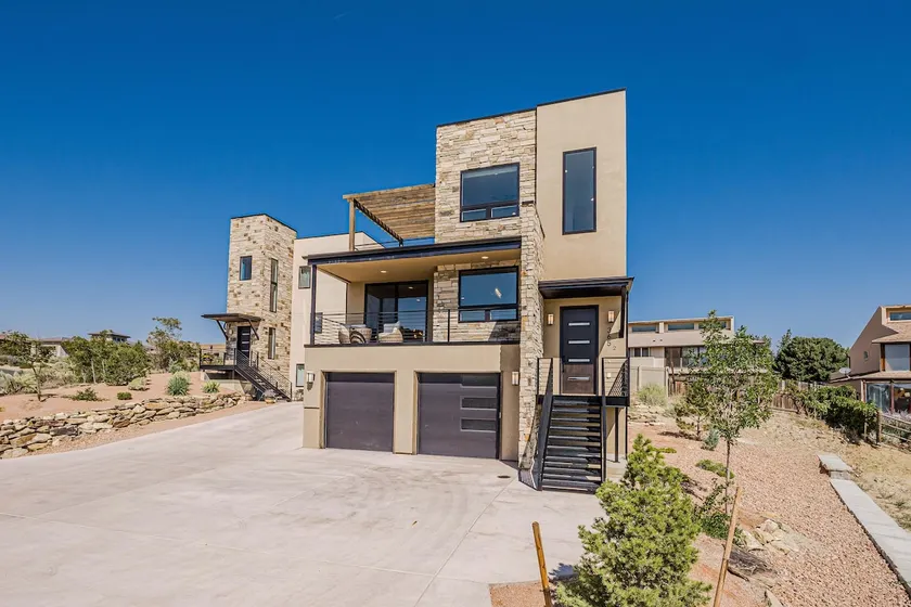 Casa de Luz: Near Golf Course w/ Private Balcony - Image 1