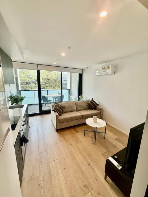 Stylish Apartment in Canberra CBD - Image 1