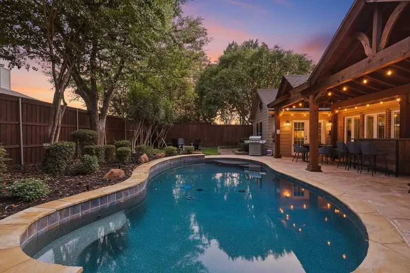 5BD,2BA w Backyard Oasis, Pool, Jacuzzi, Firepit - Image 1