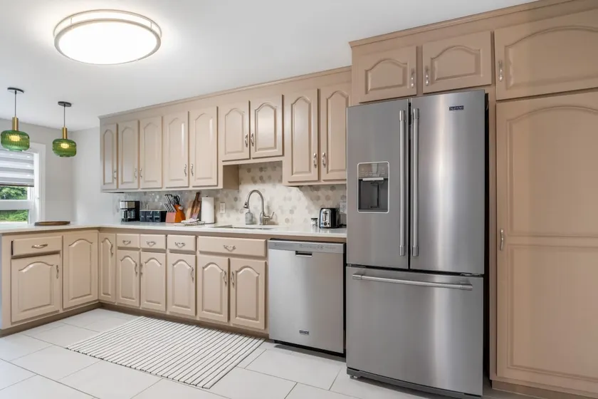 Charming 3BR - Full Kitchen & Parking - Image 1