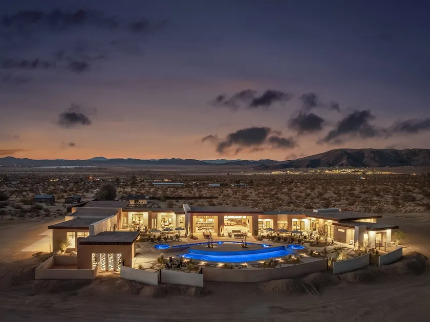 Peak by Fieldtrip - 8 BR Modern Oasis - 2 Pools - Image 1