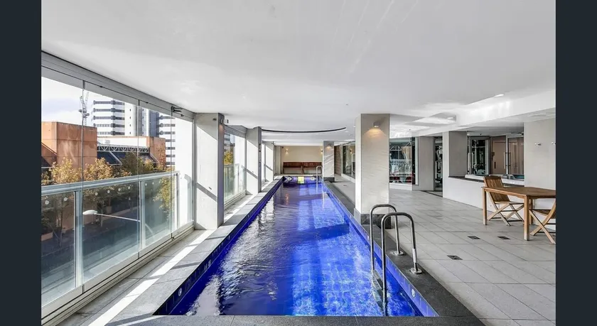 Happy BNB deluxe suit in adelaide CBD - Image 1