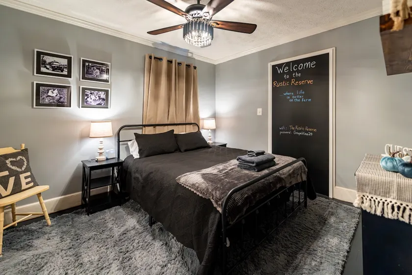 Rustic Vineyard Retreat: Wisteria Farm Charm - Image 1