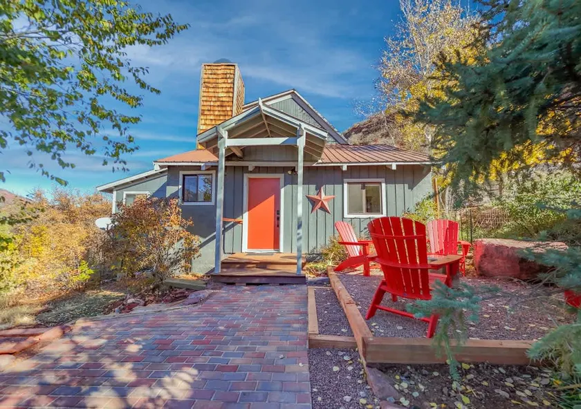 Cozy 2 BR Chalet, Near Town, Hot Springs, Skiing - Image 1
