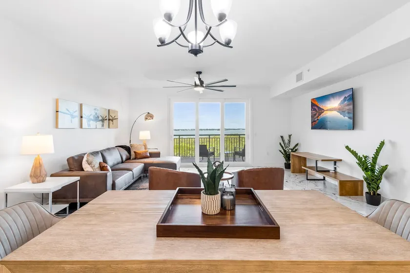 RIVER FLY IN: Coastal Penthouse, Panoramic Views - Image 1