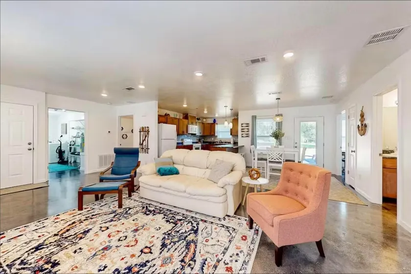 Pensacola Coastal Retreat Near UWF Family-friendly - Image 1