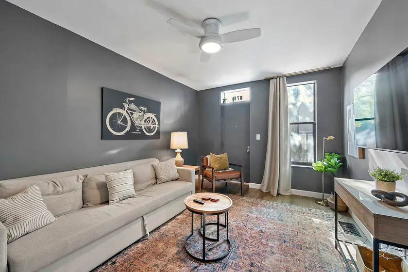 The Luxe Pearl Residences 870-5 - Image 1