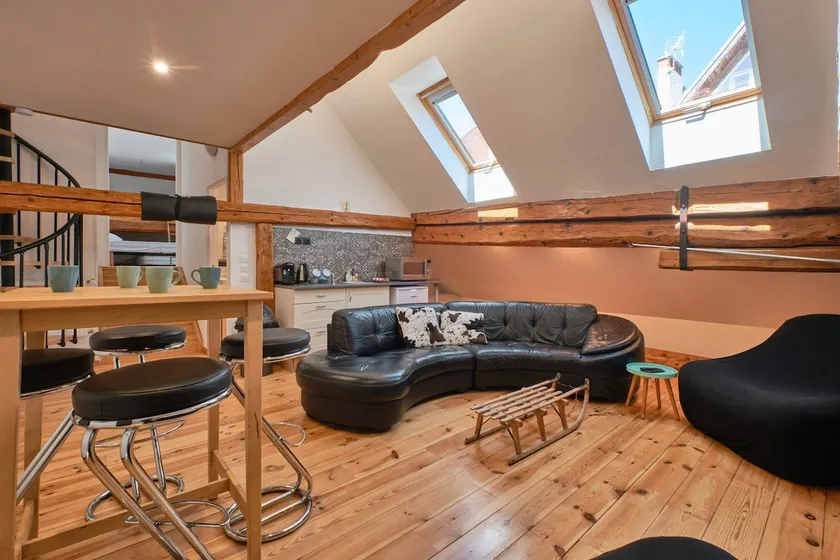 Large Renovated Townhouse - Image 1