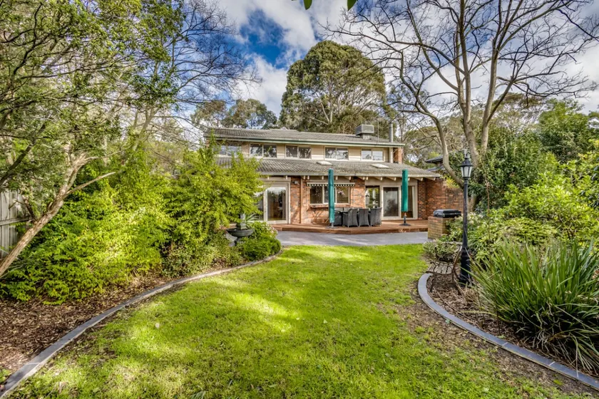 StayAU Stunning Villa near Wildlife Park - Image 1