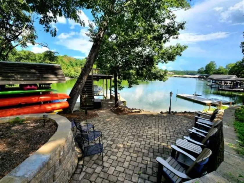 Break Away - sleeps 12, kayaks, SUP's fire pit, games galore! Great for kids and adults! - Image 1