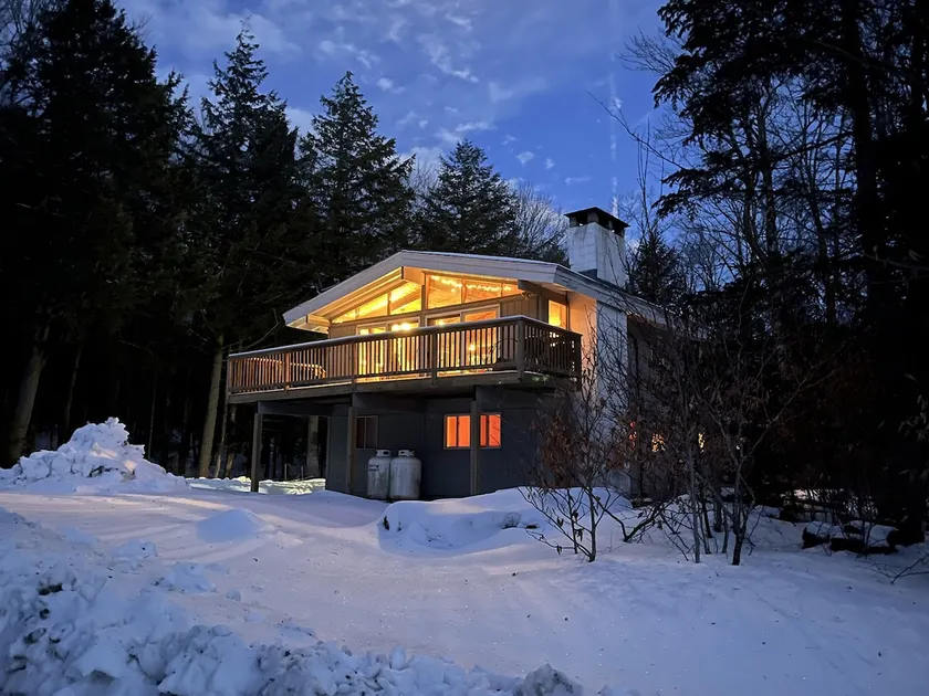 Pet Friendly Ski House, Game Rm, 4 Mins to Mt Snow - Image 1
