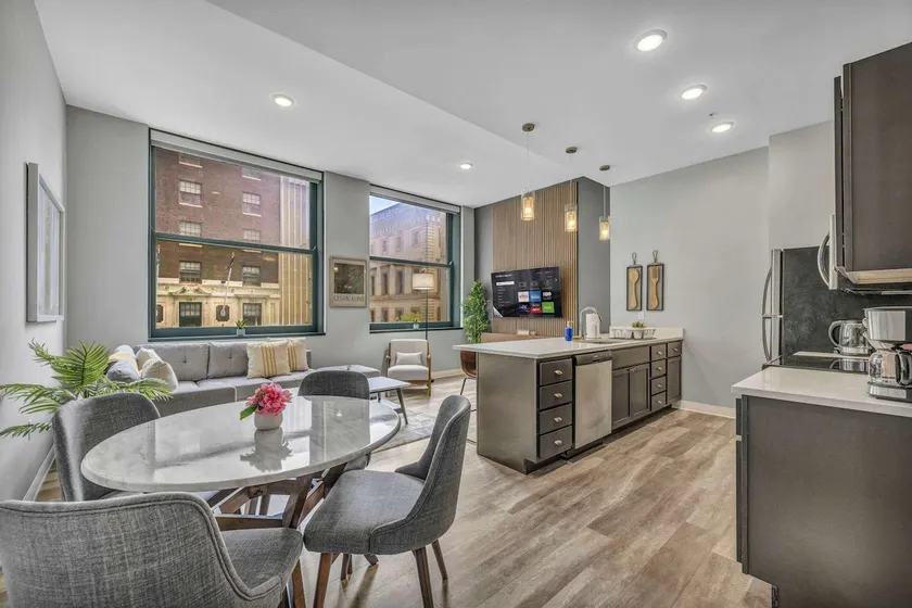 Luxe Flat w/ Heated Pool & Sauna • Gym•Heart of DT - Image 1