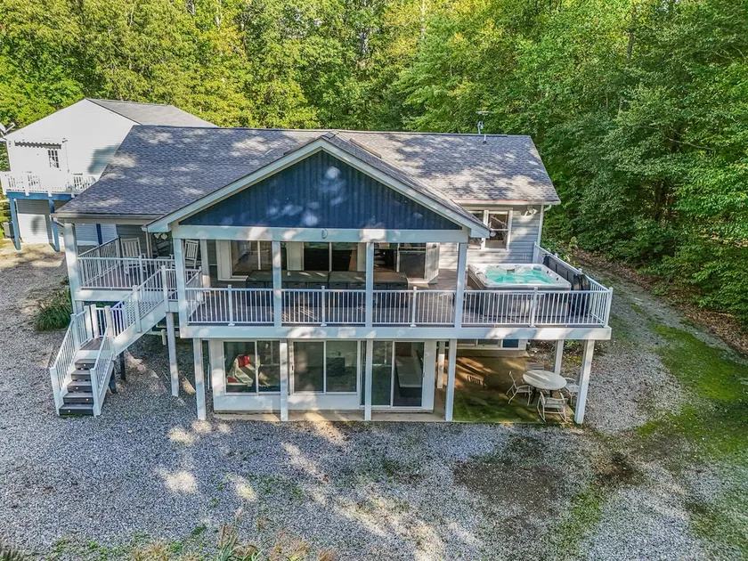 Relaxing Lakefront Retreat Pvt Side of Lake Anna - Image 1